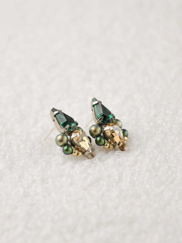 žalio ir aukso spalvos auskarai su kristalais ir perliukais