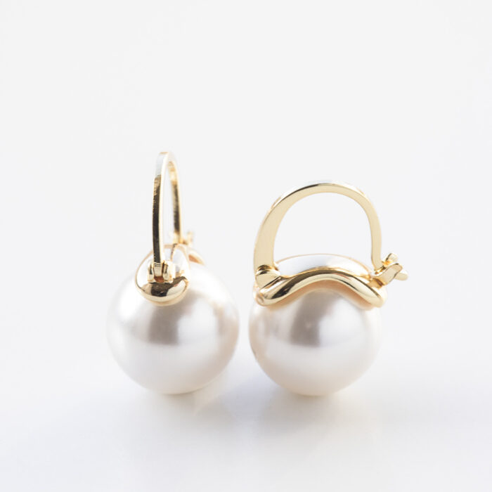 auksuoti auskarai su perlais